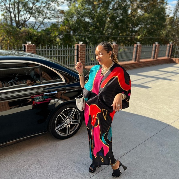 Stylish abstract dress - Picture 3 of 3